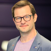 Headshot of Robert   Rueter